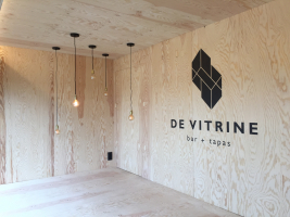 Afwerking van de 'Vitrine'