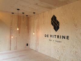 Afwerking van de 'Vitrine'